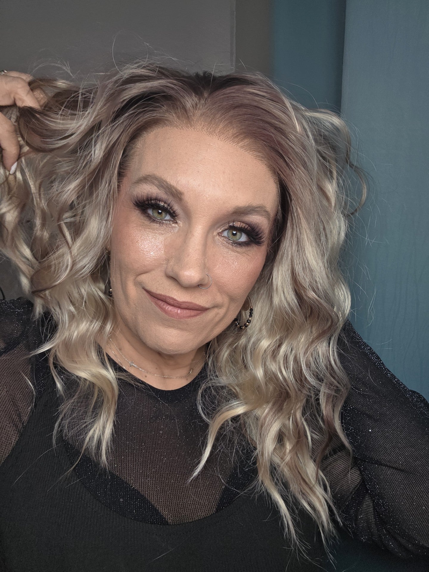 CARKIRA TESSA 18" Panama Beach Sand 13x4 Lace Front Wig with Medium Cap Unisex Heat Friendly Up to 320°F Natural Looking Soft Smooth Realistic Scalp Hairline