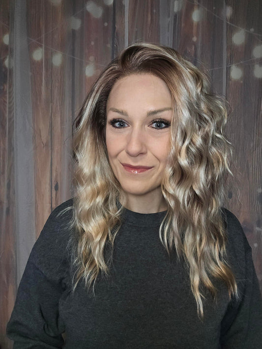 CARKIRA TESSA 18" Panama Beach Sand 13x4 Lace Front Wig with Medium Cap Unisex Heat Friendly Up to 320°F Natural Looking Soft Smooth Realistic Scalp Hairline