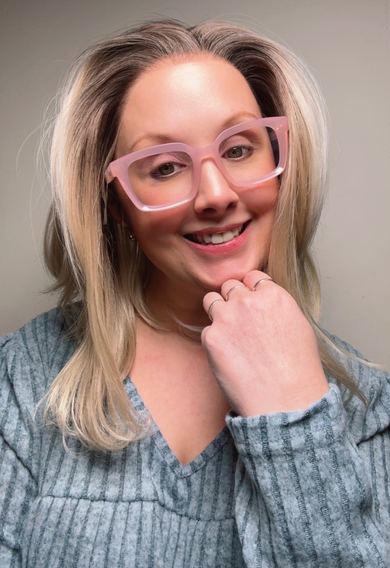 CARKIRA Nancy 13x4 Lace Front Wig with Medium Cap Unisex Heat Friendly Up to 320°F Natural Looking Soft Smooth Realistic Scalp Hairline