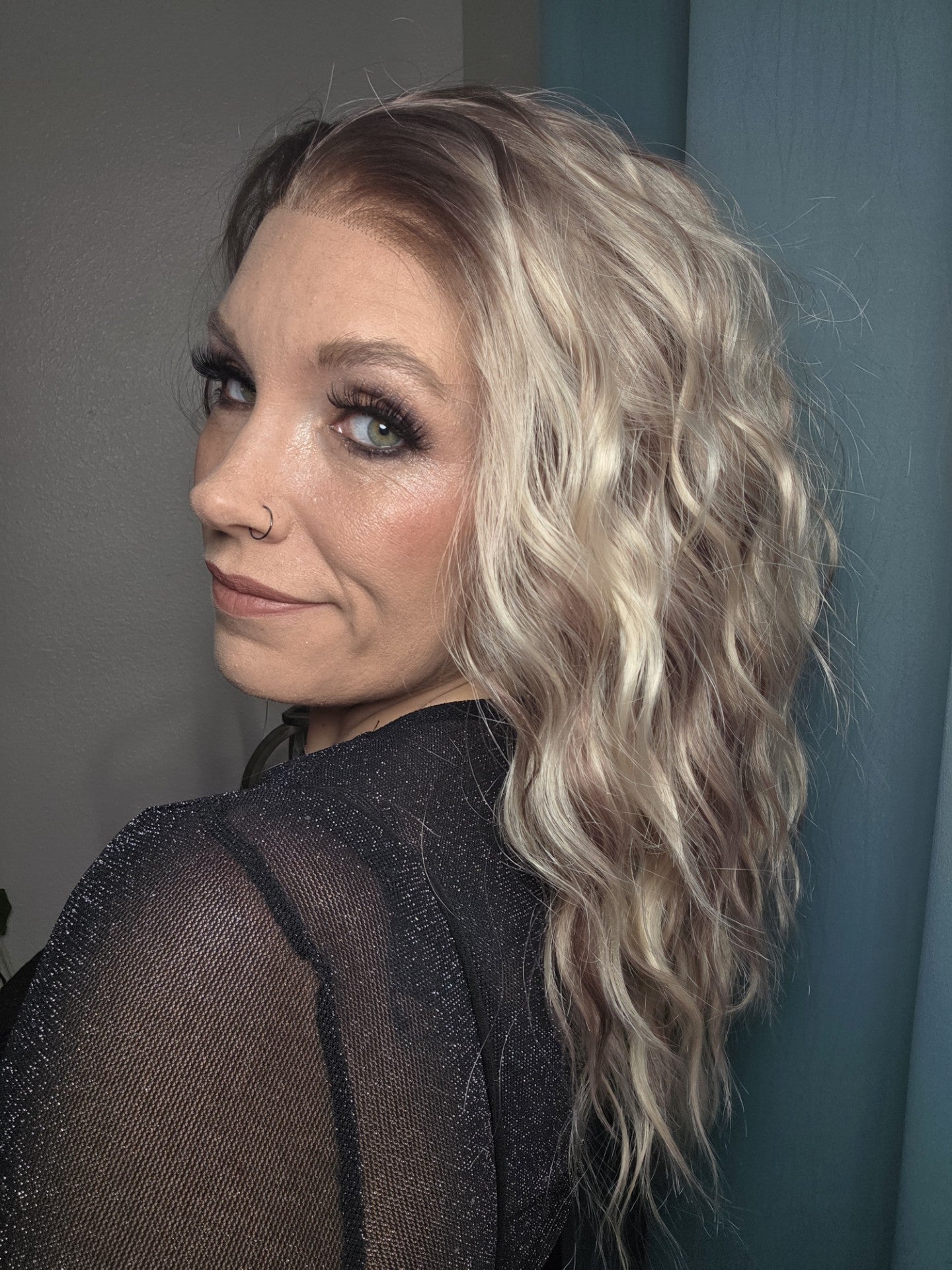 CARKIRA TESSA 18" Panama Beach Sand 13x4 Lace Front Wig with Medium Cap Unisex Heat Friendly Up to 320°F Natural Looking Soft Smooth Realistic Scalp Hairline