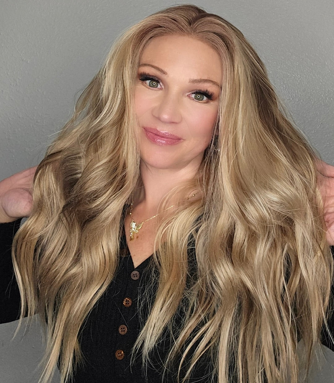 CARKIRA 24" Lily Warm Blonde with Brown Low Lights Utah Curls 13x4 Lace Front Wig with Medium Cap Unisex Heat Friendly Up to 320°F Natural Looking Soft Smooth Realistic Scalp Hairline