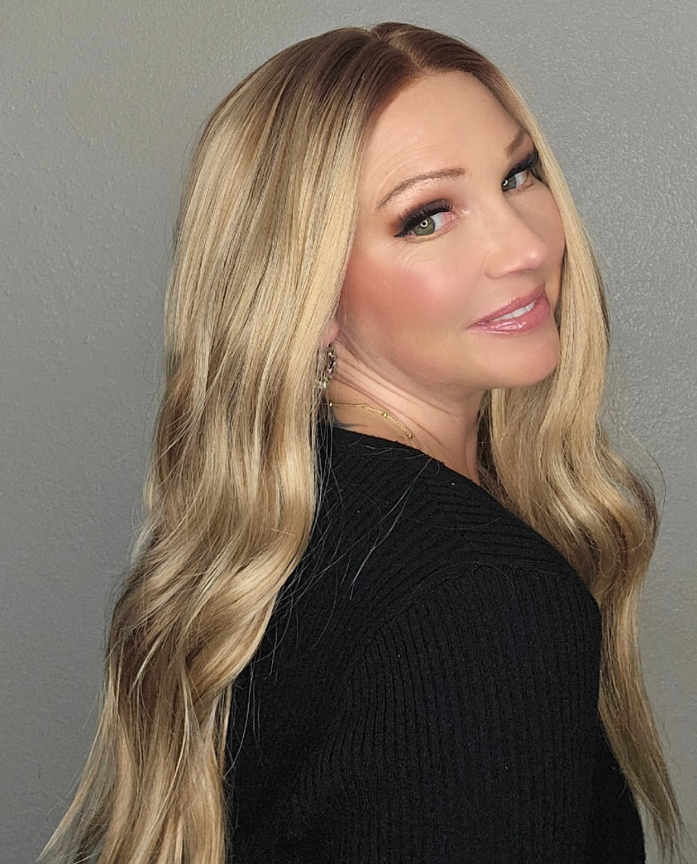 CARKIRA 24" Lily Warm Blonde with Brown Low Lights Utah Curls 13x4 Lace Front Wig with Medium Cap Unisex Heat Friendly Up to 320°F Natural Looking Soft Smooth Realistic Scalp Hairline