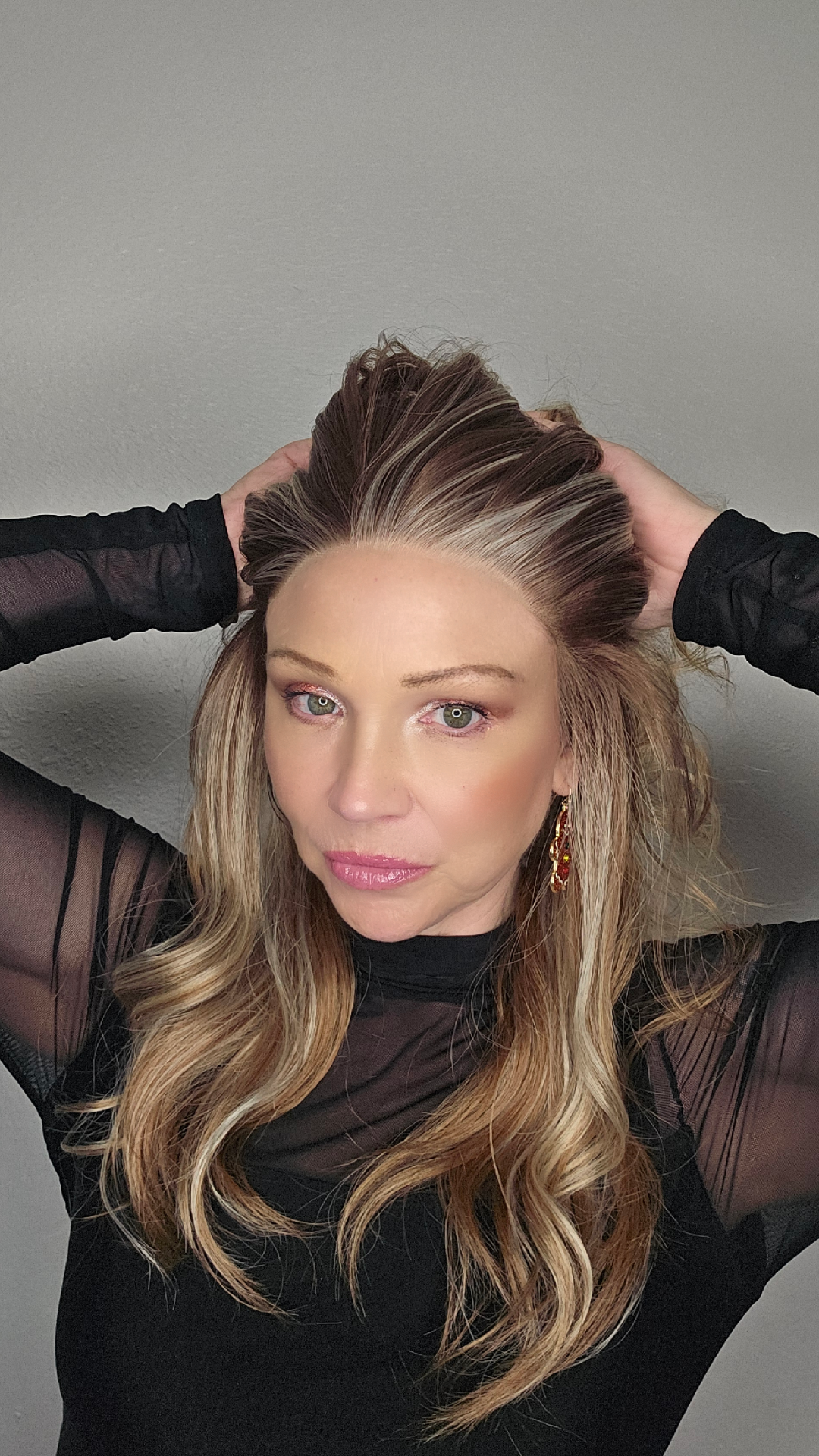 CARKIRA SERENA 20" Rootbeer Float 13x4 Lace Front Wig with Medium Cap Unisex Heat Friendly Up to 320°F Natural Looking Soft Smooth Realistic Scalp Hairline