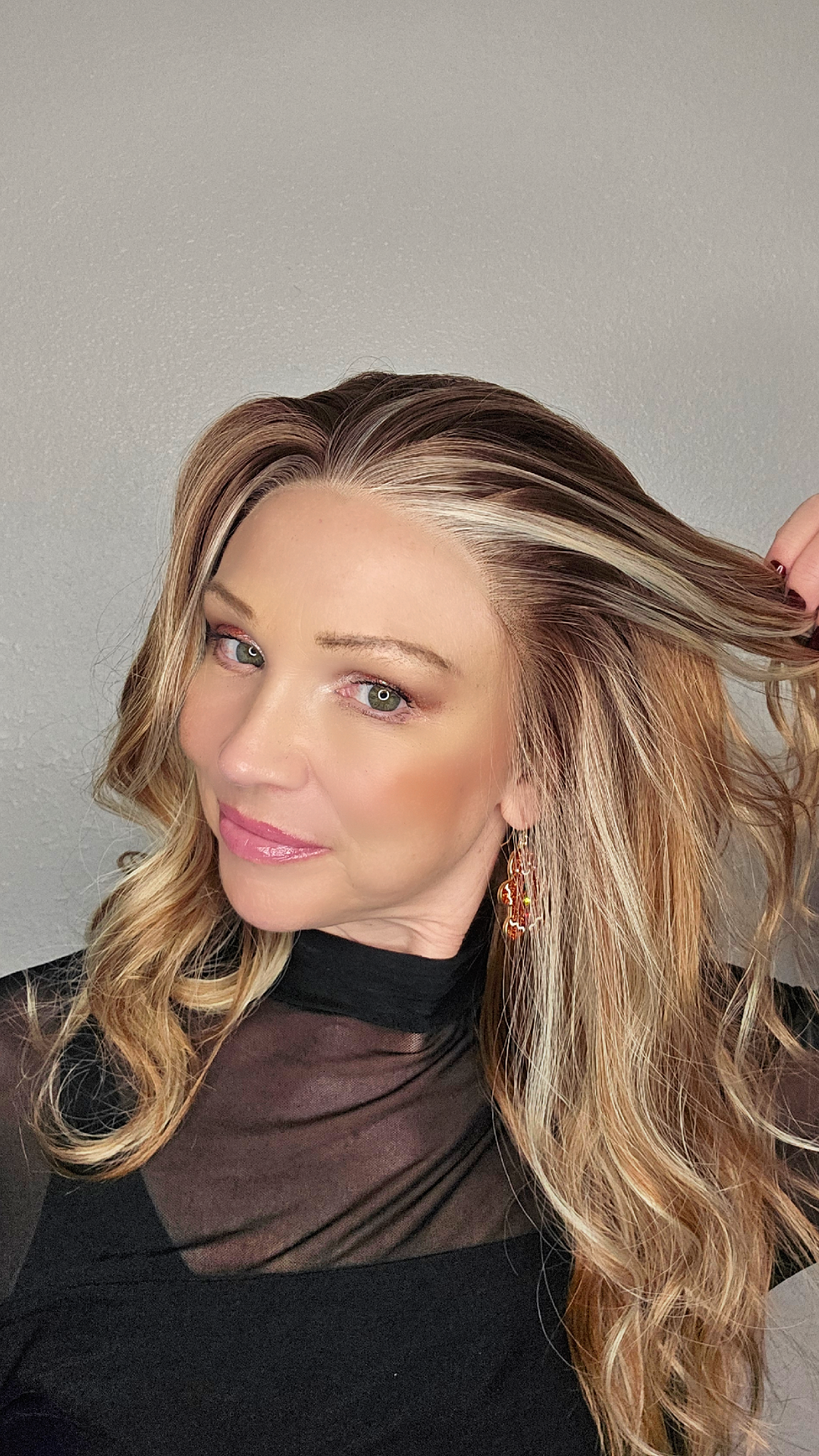 CARKIRA SERENA 20" Rootbeer Float 13x4 Lace Front Wig with Medium Cap Unisex Heat Friendly Up to 320°F Natural Looking Soft Smooth Realistic Scalp Hairline