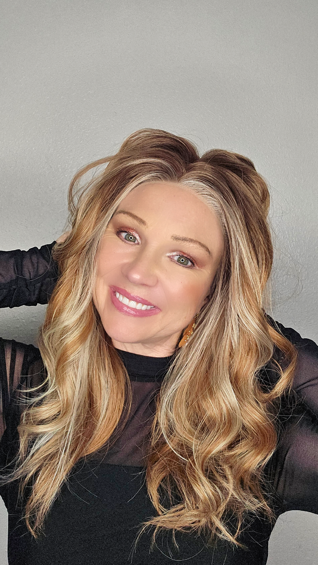 CARKIRA SERENA 20" Rootbeer Float 13x4 Lace Front Wig with Medium Cap Unisex Heat Friendly Up to 320°F Natural Looking Soft Smooth Realistic Scalp Hairline