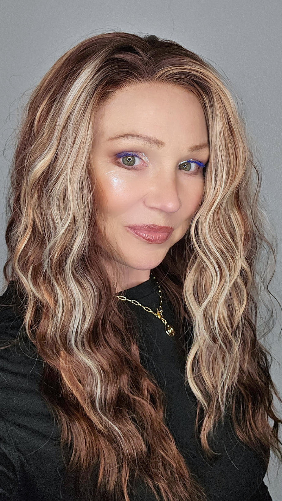 CARKIRA Michelle in the Honeyed Chestnut Bronde 22" Long 13x4 Lace Front Wig with Medium Cap Unisex Heat Friendly Up to 320°F Natural Looking Soft Smooth Realistic Scalp Hairline