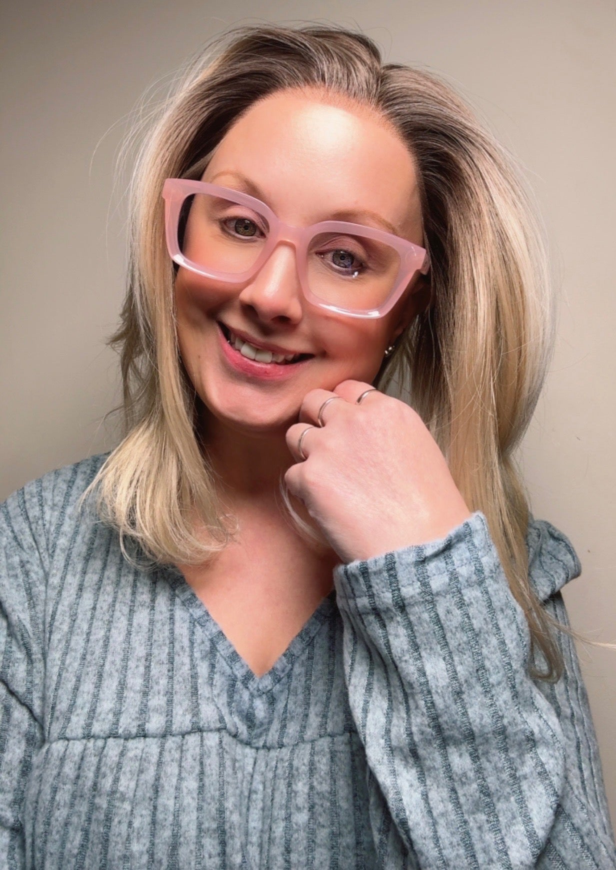 CARKIRA Nancy 13x4 Lace Front Wig with Medium Cap Unisex Heat Friendly Up to 320°F Natural Looking Soft Smooth Realistic Scalp Hairline