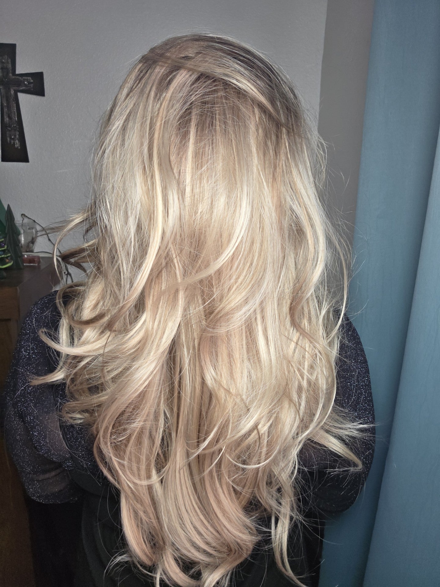 CARKIRA Marilyn 22" Chocolate Swirl Blonde 13x4 Lace Front Wig with Loose Curls Medium Cap Unisex Heat Friendly Up to 320°F Natural Looking Soft Smooth Realistic Scalp Hairline