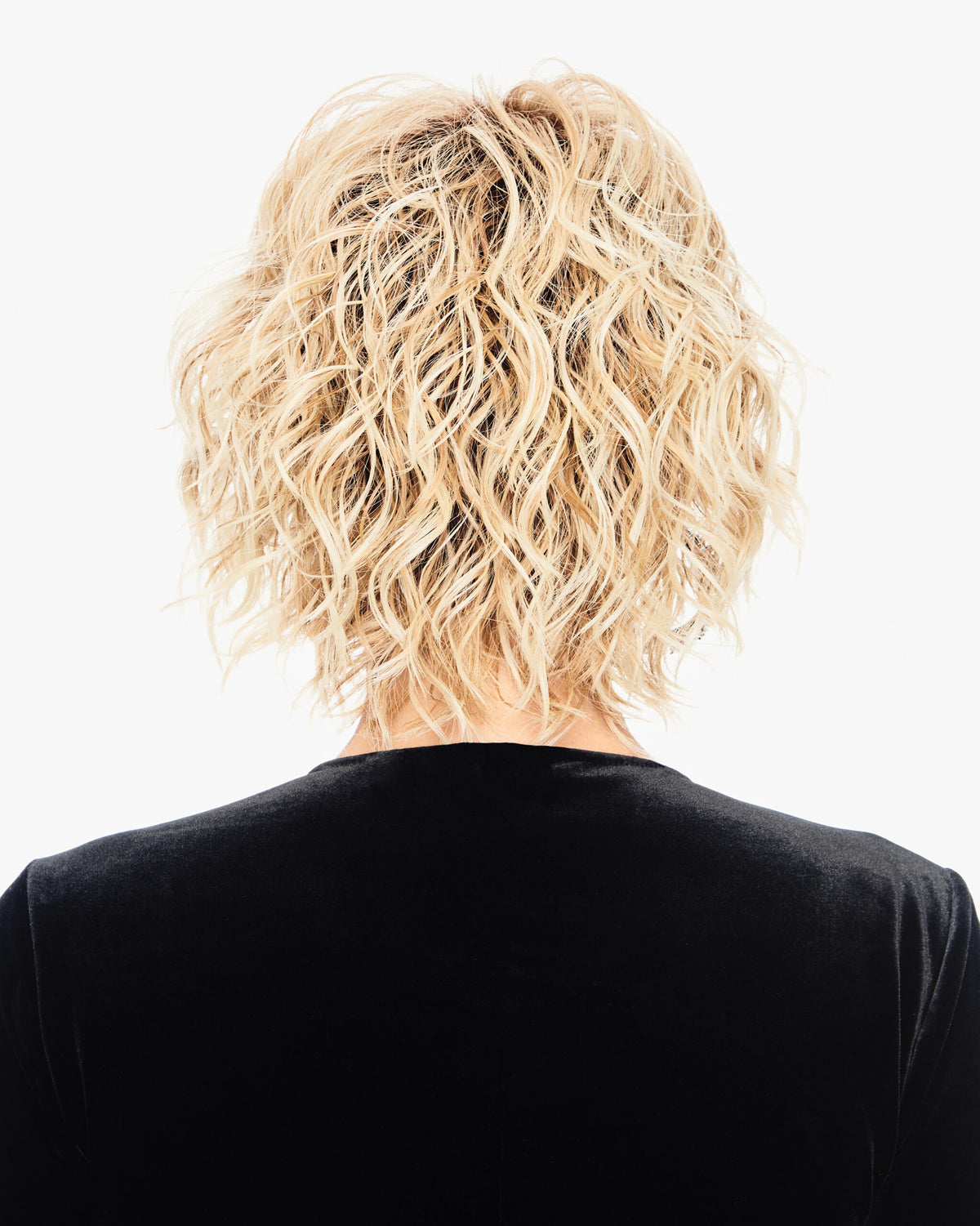 Breezy Wave Cut in SS14/88 Rooted Golden Wheat
