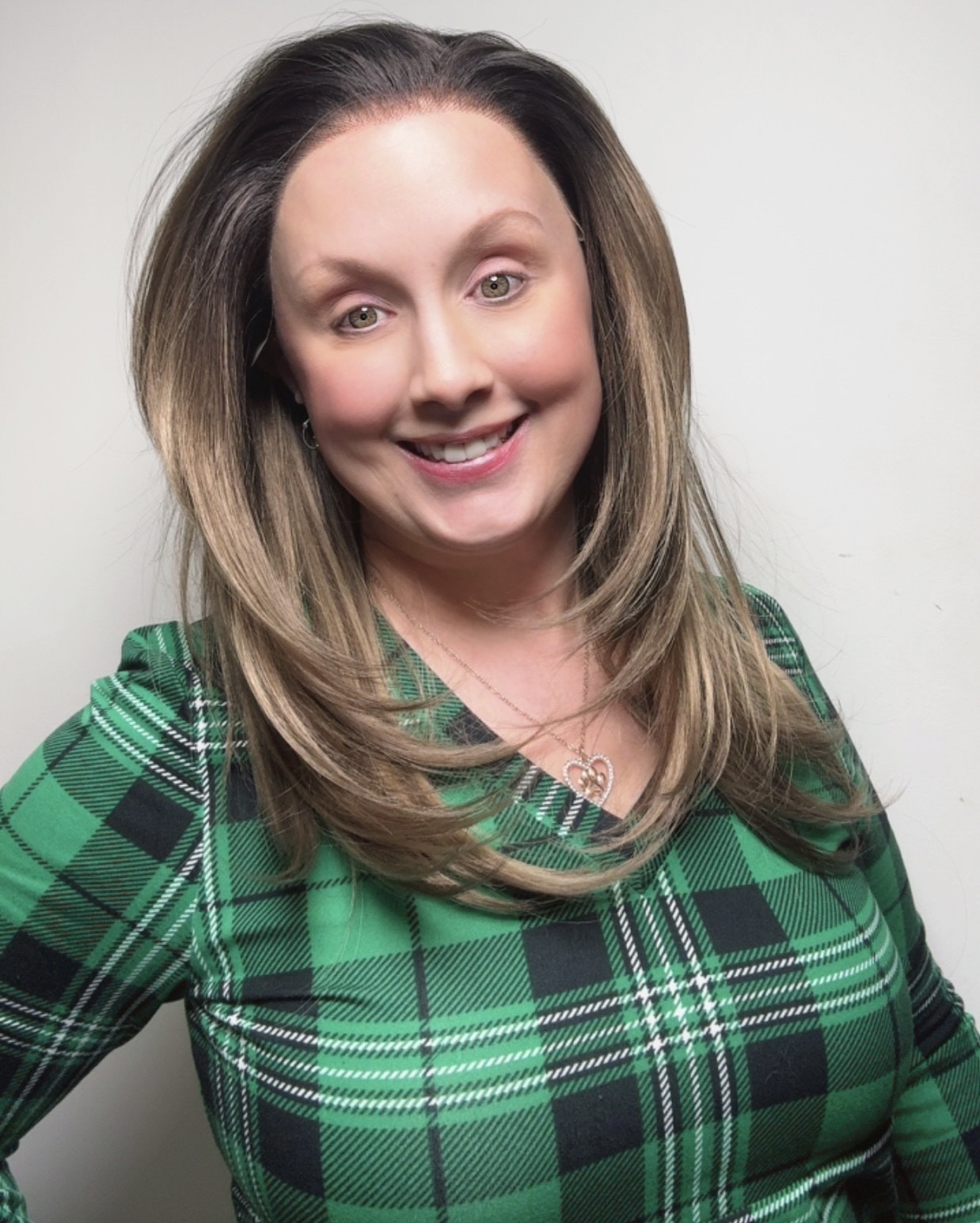 CARKIRA Dana 13x4 Lace Front Wig Gentle Brown Blend Medium Cap Unisex Heat Friendly Up to 320°F Natural Looking Soft Smooth Realistic Scalp Hairline Adjustable Straps Comfortable Elastic