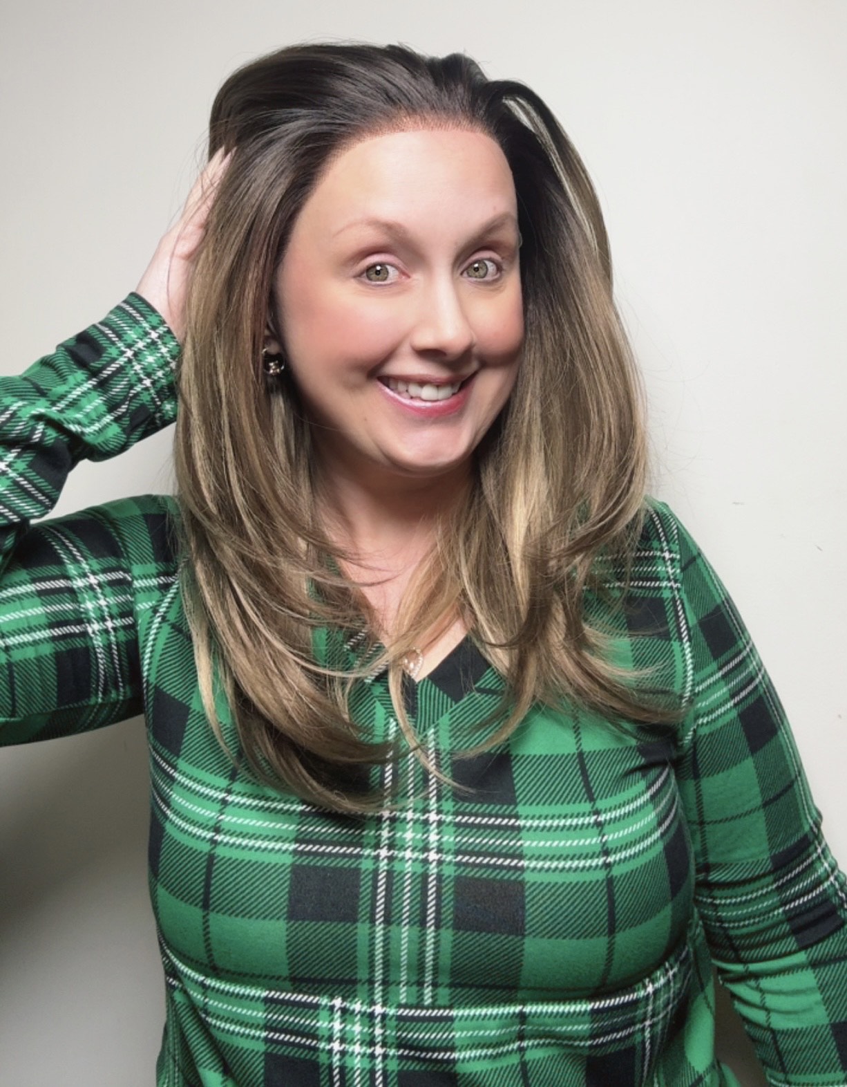 CARKIRA Dana 13x4 Lace Front Wig Gentle Brown Blend Medium Cap Unisex Heat Friendly Up to 320°F Natural Looking Soft Smooth Realistic Scalp Hairline Adjustable Straps Comfortable Elastic