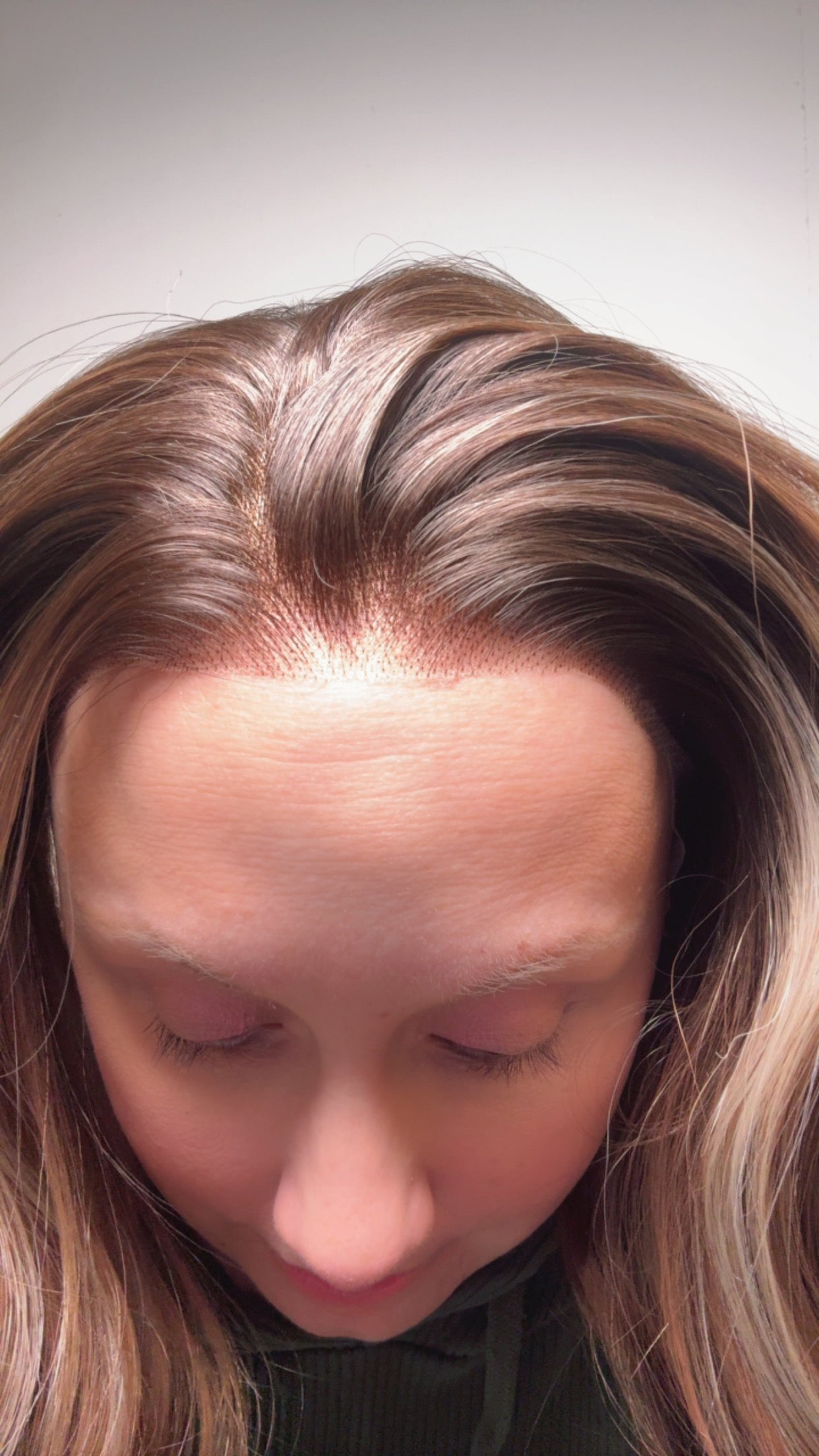 CARKIRA Angie 14" Caramel Blonde 13x4 Lace Front Wig with Medium Cap Unisex Heat Friendly Up to 320°F Natural Looking Soft Smooth Realistic Scalp Hairline