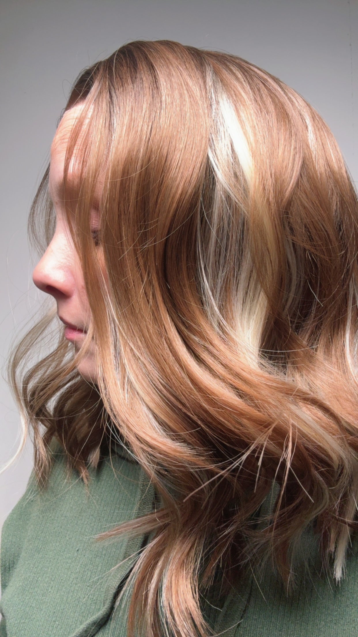 CARKIRA Angie 14" Caramel Blonde 13x4 Lace Front Wig with Medium Cap Unisex Heat Friendly Up to 320°F Natural Looking Soft Smooth Realistic Scalp Hairline