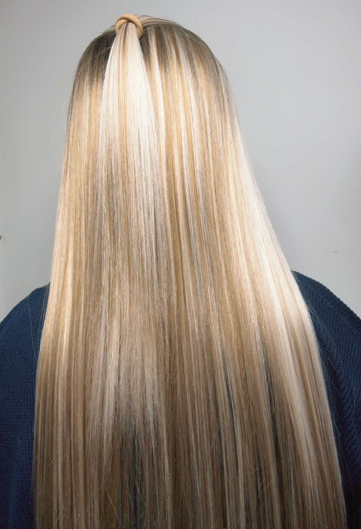 CARKIRA Janet 13x4 Lace Front 26" Wig Honey Blonde with Platinum Highlights Medium Cap Unisex Heat Friendly Up to 320°F Natural Looking Soft Smooth Realistic Scalp Hairline