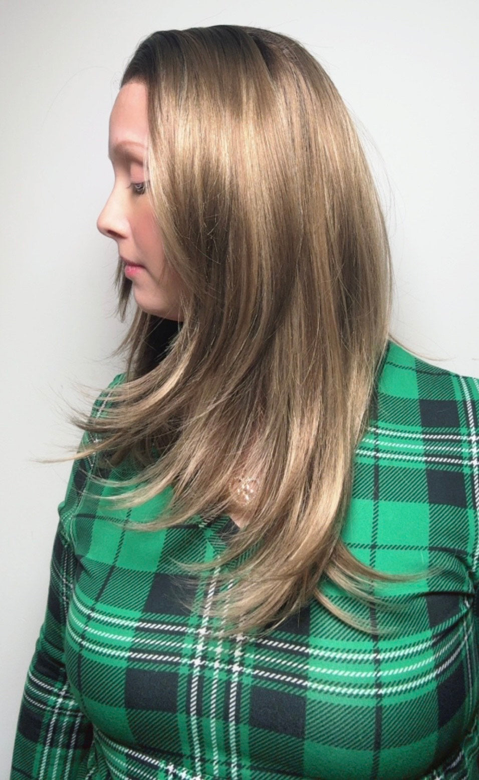 CARKIRA Dana 13x4 Lace Front Wig Gentle Brown Blend Medium Cap Unisex Heat Friendly Up to 320°F Natural Looking Soft Smooth Realistic Scalp Hairline Adjustable Straps Comfortable Elastic