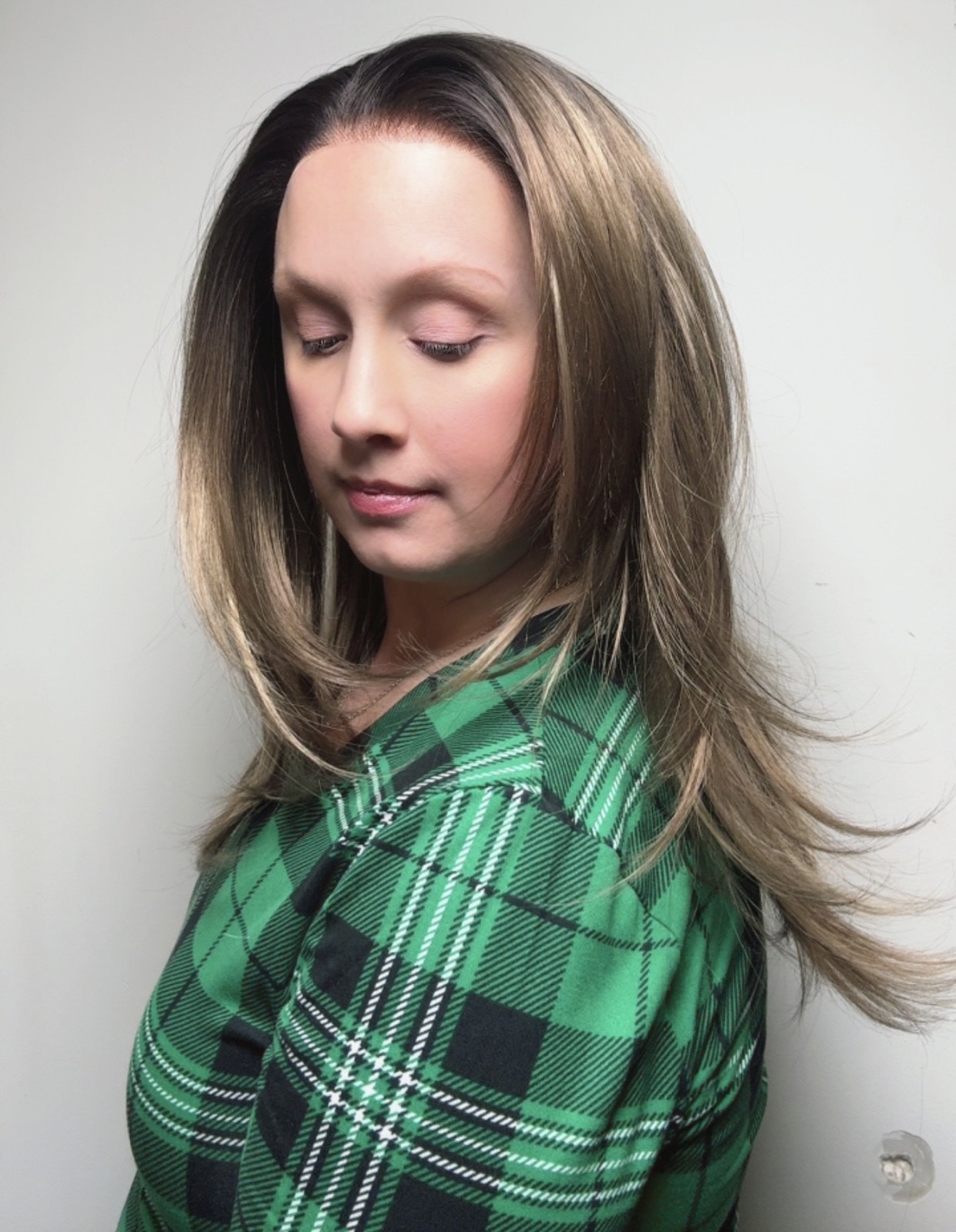 CARKIRA Dana 13x4 Lace Front Wig Gentle Brown Blend Medium Cap Unisex Heat Friendly Up to 320°F Natural Looking Soft Smooth Realistic Scalp Hairline Adjustable Straps Comfortable Elastic