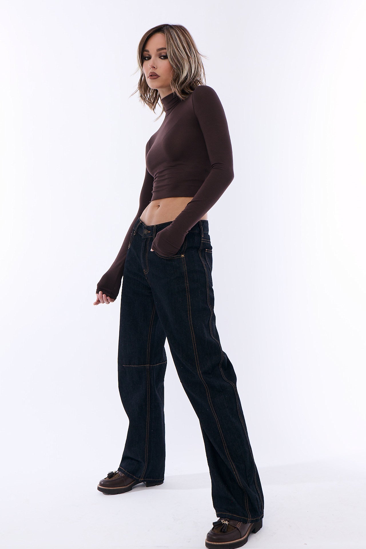 Loryn - Snowy Umber-R