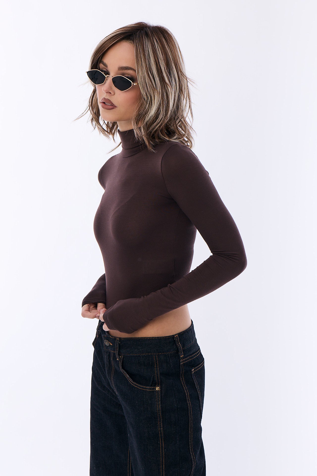 Loryn - Snowy Umber-R