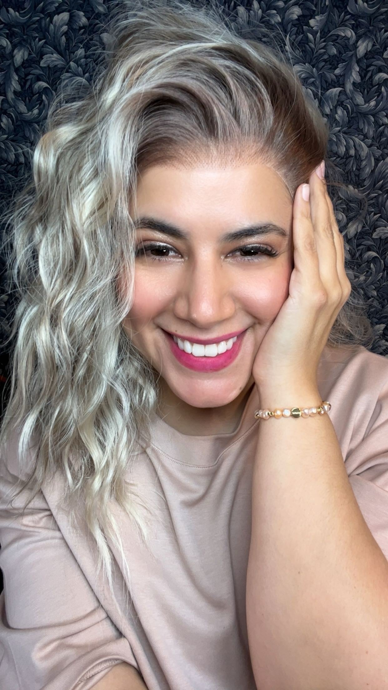 CARKIRA TESSA 18" Panama Beach Sand 13x4 Lace Front Wig with Medium Cap Unisex Heat Friendly Up to 320°F Natural Looking Soft Smooth Realistic Scalp Hairline