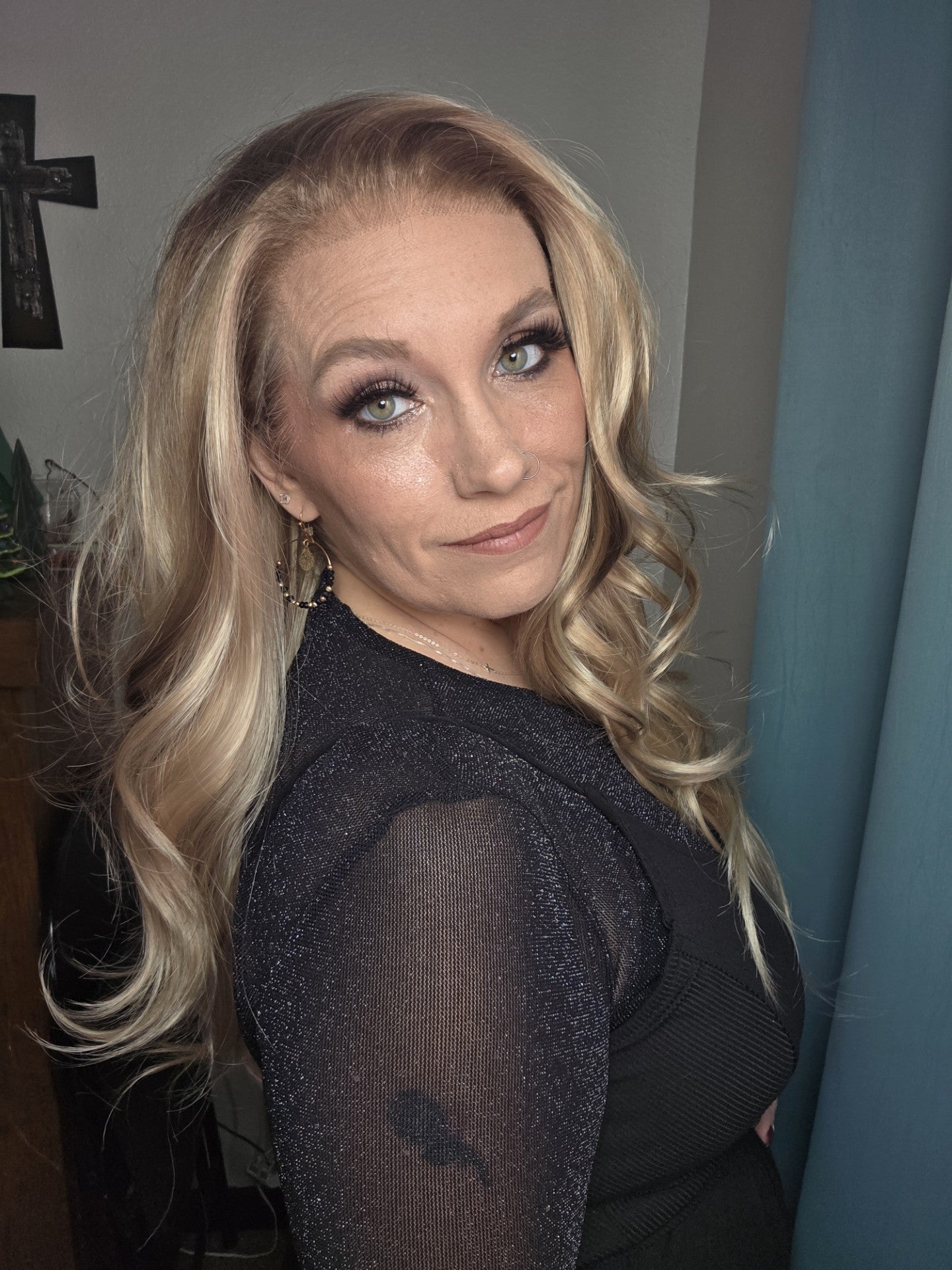 CARKIRA Marilyn 22" Chocolate Swirl Blonde 13x4 Lace Front Wig with Loose Curls Medium Cap Unisex Heat Friendly Up to 320°F Natural Looking Soft Smooth Realistic Scalp Hairline