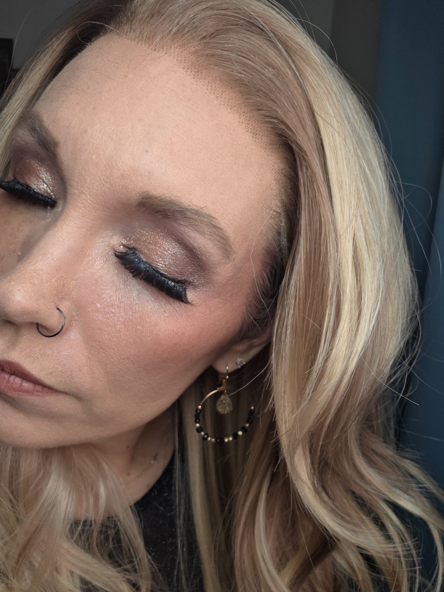 CARKIRA Marilyn 22" Chocolate Swirl Blonde 13x4 Lace Front Wig with Loose Curls Medium Cap Unisex Heat Friendly Up to 320°F Natural Looking Soft Smooth Realistic Scalp Hairline