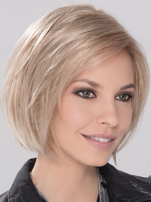 YOUNG MONO by ELLEN WILLE in CHAMPAGNE ROOTED 22.25.16 | Light Beige Blonde, Medium Honey Blonde, and Platinum Blonde blend with Dark Roots
