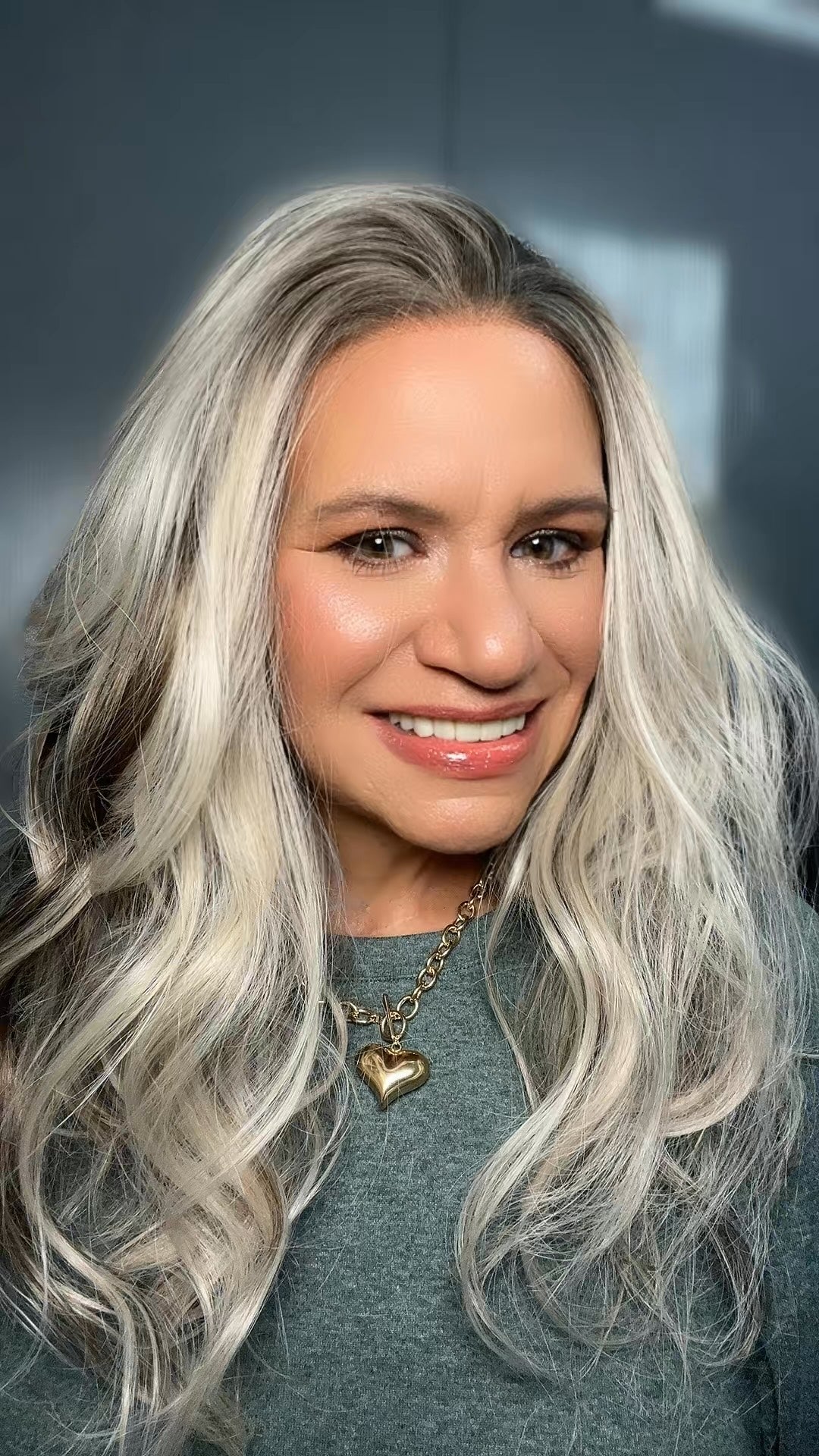 Carkira Belle 22" 13x6 Lace Front Wig Ash Blonde Highlight Brown Ombre Synthetic Hair Adjustable Straps Natural Look Heat Friendly for Daily Wear & Styling