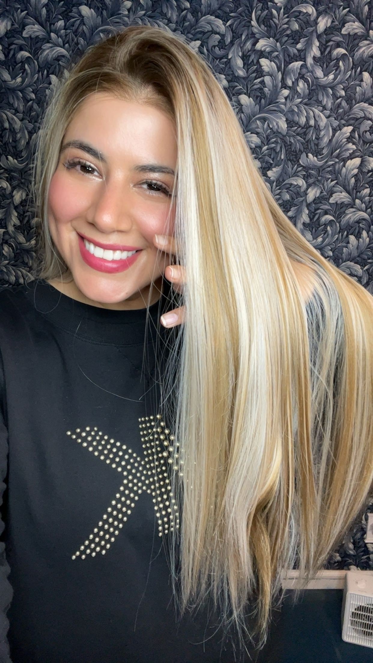 CARKIRA Janet 13x4 Lace Front 26" Wig Honey Blonde with Platinum Highlights Medium Cap Unisex Heat Friendly Up to 320°F Natural Looking Soft Smooth Realistic Scalp Hairline